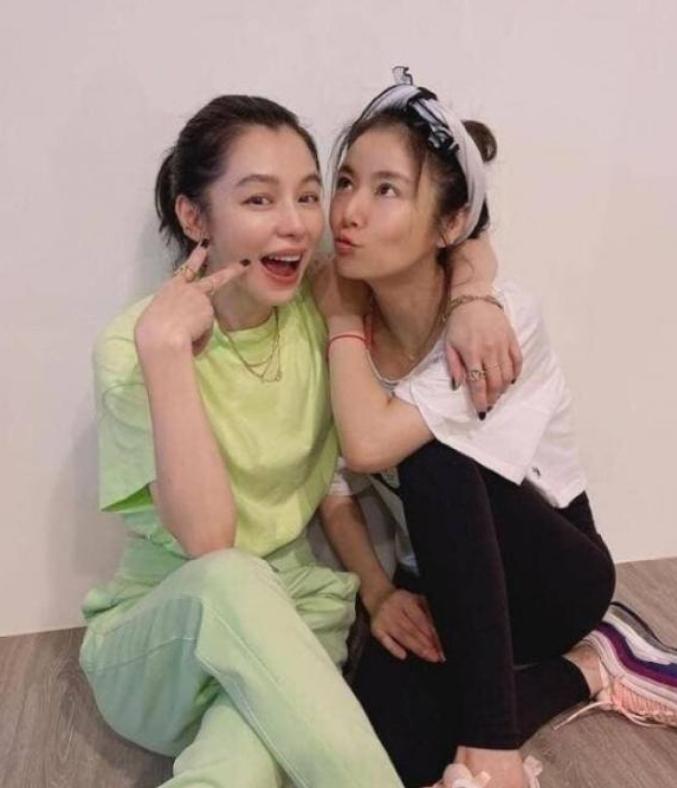 Lâm Tâm Như và Từ Nhược Tuyên chung khung hình: Người gia đình viên mãn, người vừa ly hôn sau 9 năm chung sống-2