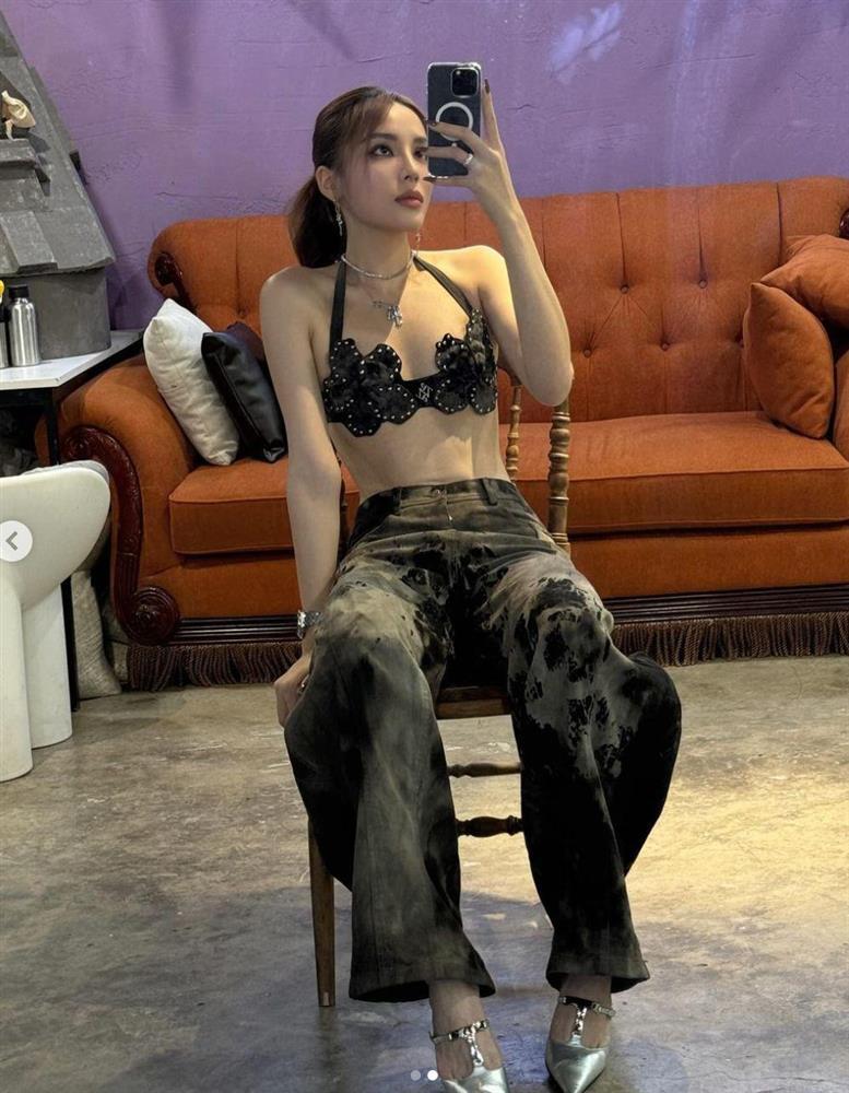 Kỳ Duyên mê áo nội y hình bông hoa, khoe trọn đường cong nét như tranh vẽ-2