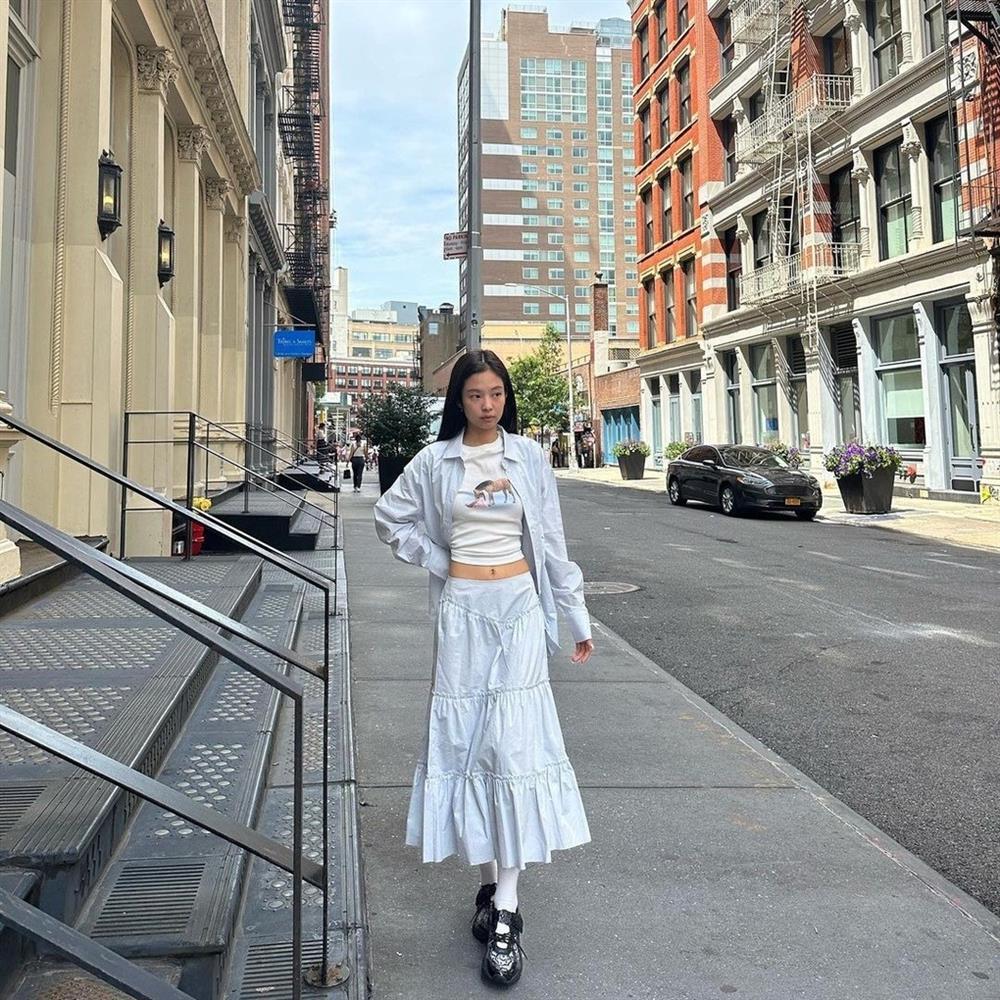 4 đôi giày sneakers được săn lùng nhất năm 2023-8