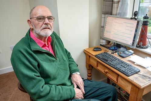 Cụ ông góa vợ U80 vay nặng lãi để cung phụng cho bạn gái trẻ nóng bỏng và cái kết-1