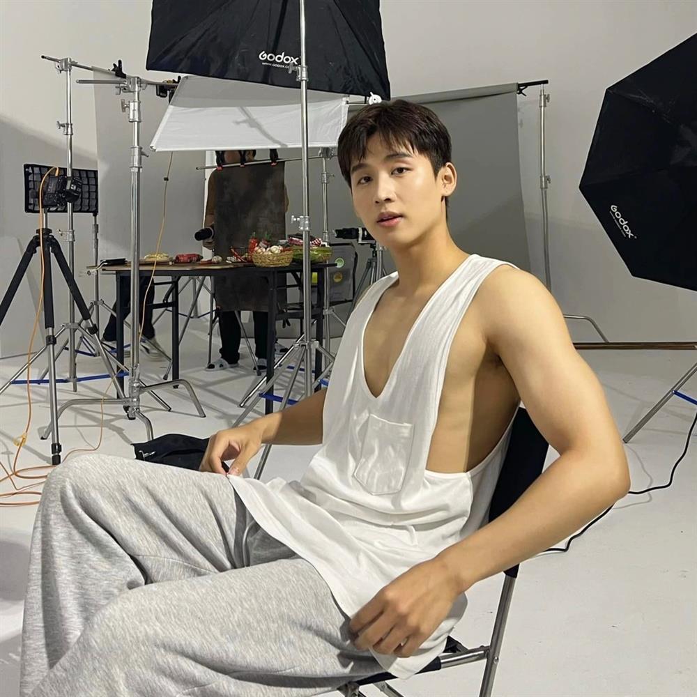 Hot boy SN 2000 điển trai, từng bị từ chối lời tỏ tình là ai?-4