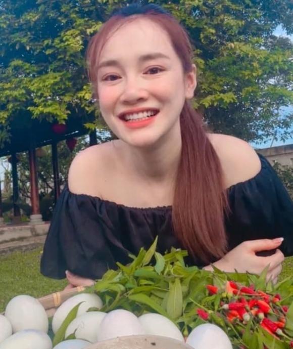 Sau 2 tháng sinh con, nhan sắc của Nhã Phương như thế nào qua cam thường?-1