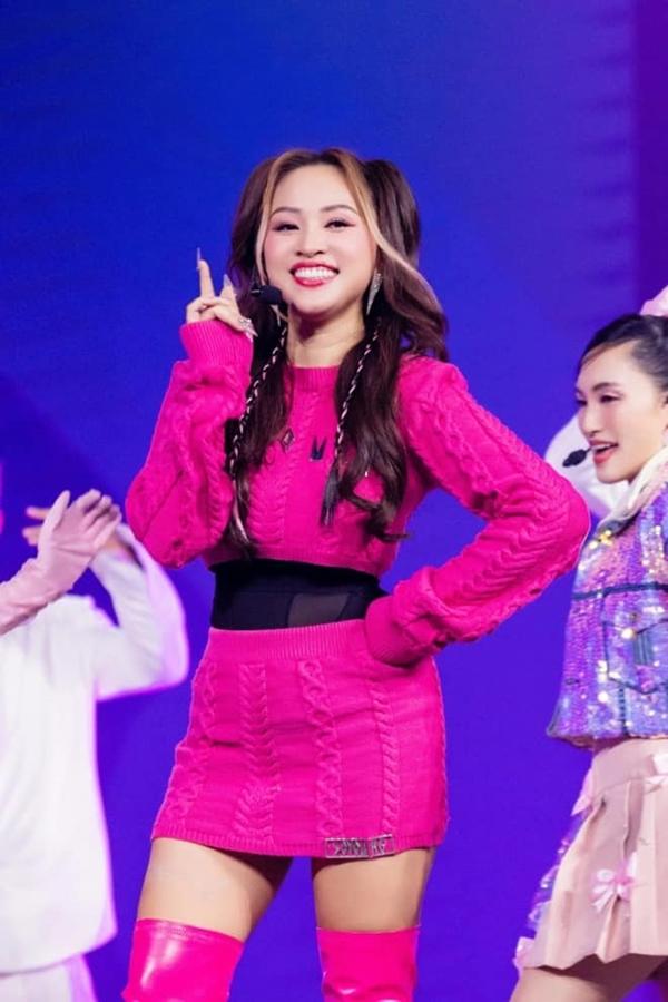 Chân dung chồng doanh nhân khiến MC Vân Hugo nhận lời yêu chỉ sau 10 ngày, ở nhà biết cắm hoa, nấu cơm cho vợ con-1