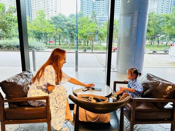 Chân dung chồng doanh nhân khiến MC Vân Hugo nhận lời yêu chỉ sau 10 ngày, ở nhà biết cắm hoa, nấu cơm cho vợ con-4