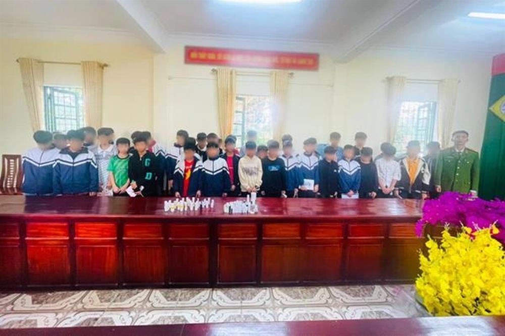 Ngăn chặn 36 học sinh mua hóa chất để chế tạo pháo-1