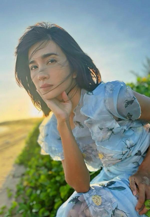 Diễn viên Kim Tuyến: Mẹ đơn thân gợi cảm, nhận danh hiệu NSƯT ở tuổi 36-4