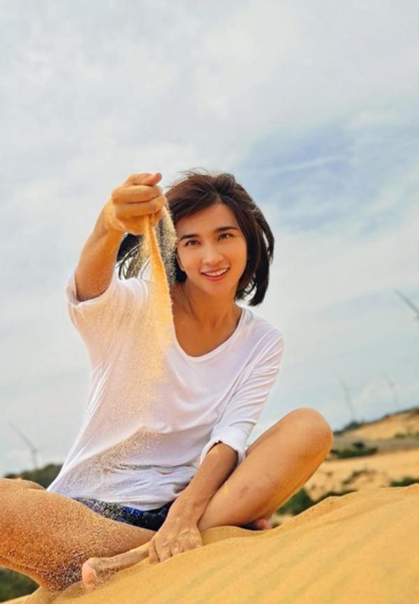 Diễn viên Kim Tuyến: Mẹ đơn thân gợi cảm, nhận danh hiệu NSƯT ở tuổi 36-9