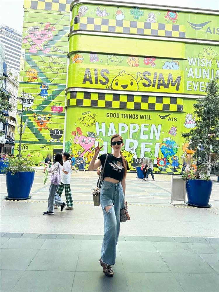 Lưu Diệc Phi khoe sắc trong chuyến du lịch tại Thái Lan, nhan sắc ra sao mà gây bão?-3