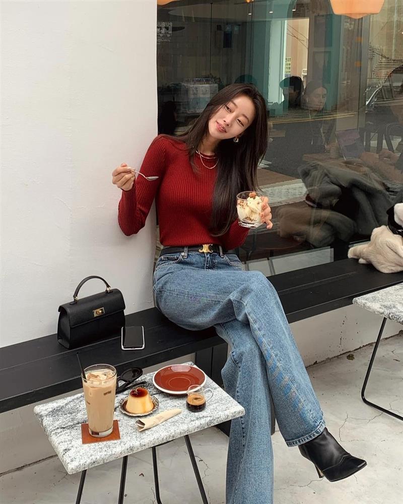 9 cách diện trang phục tông đỏ nổi bật cho mùa lễ hội cuối năm-2