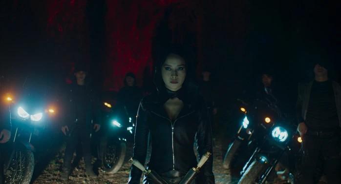 Chi Pu chăm ngồi xổm để body nảy nở, huấn luyện viên ví tập như đàn ông-4