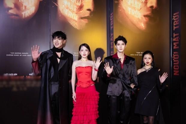 Chi Pu chăm ngồi xổm để body nảy nở, huấn luyện viên ví tập như đàn ông-1