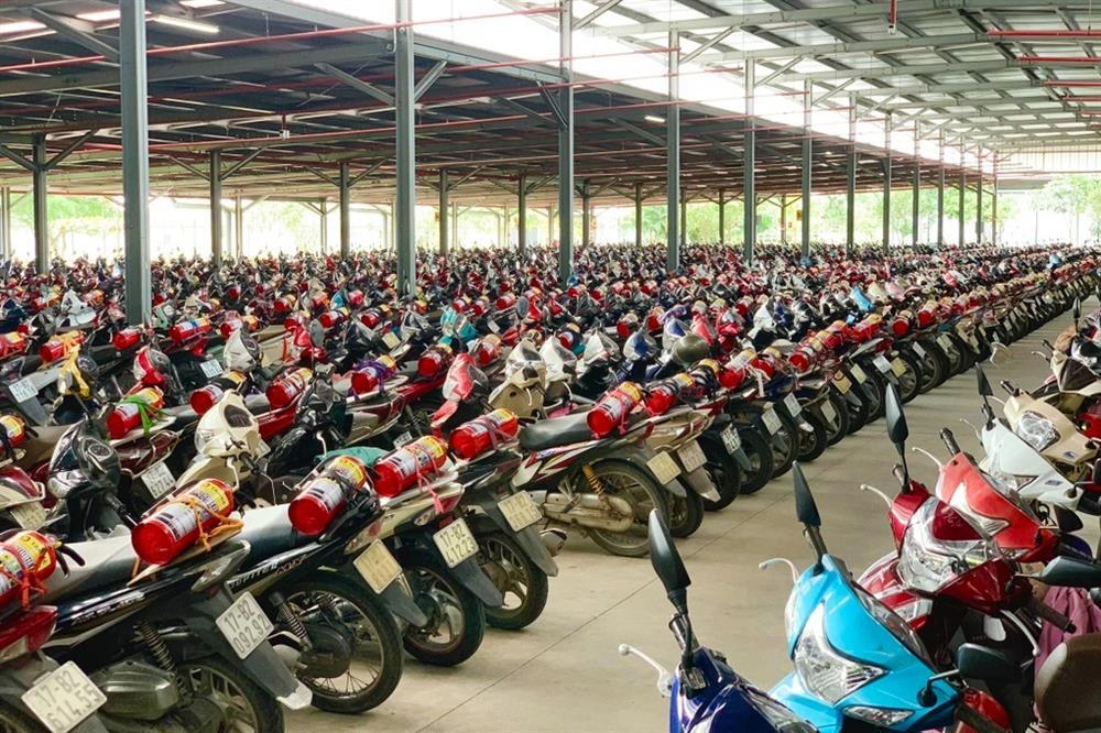 Thực hư thông tin công ty chi 5 tỷ mua bình cứu hỏa buộc vào xe làm quà Tết-1