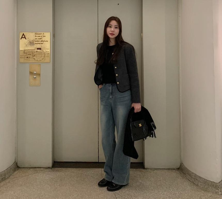 Quần jeans ống rộng đang dẫn đầu xu hướng và 10 cách diện chuẩn sành điệu-10