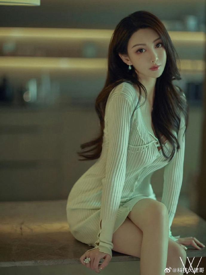 Mặc kệ ồn ào đời tư, tài tử Huỳnh Hiểu Minh dẫn bạn gái hotgirl về Bắc Kinh đón Giáng sinh-6