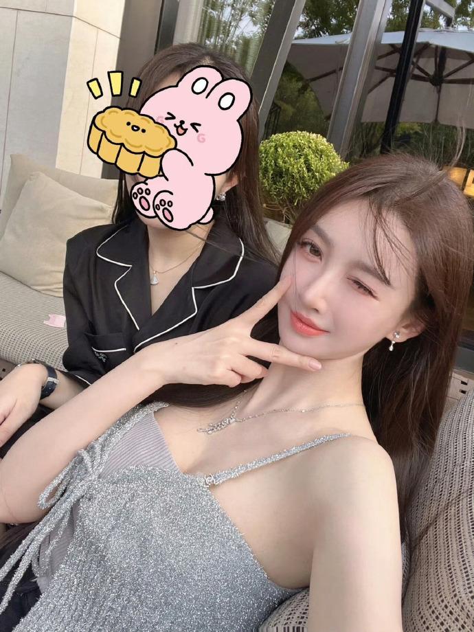 Mặc kệ ồn ào đời tư, tài tử Huỳnh Hiểu Minh dẫn bạn gái hotgirl về Bắc Kinh đón Giáng sinh-7