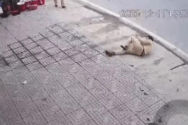 Tạm giữ tài xế lái ô tô tông thẳng 2 CSGT-2