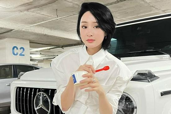 Gần 11.000 người xem Hiền Hồ livestream, để lại bình luận tiêu cực