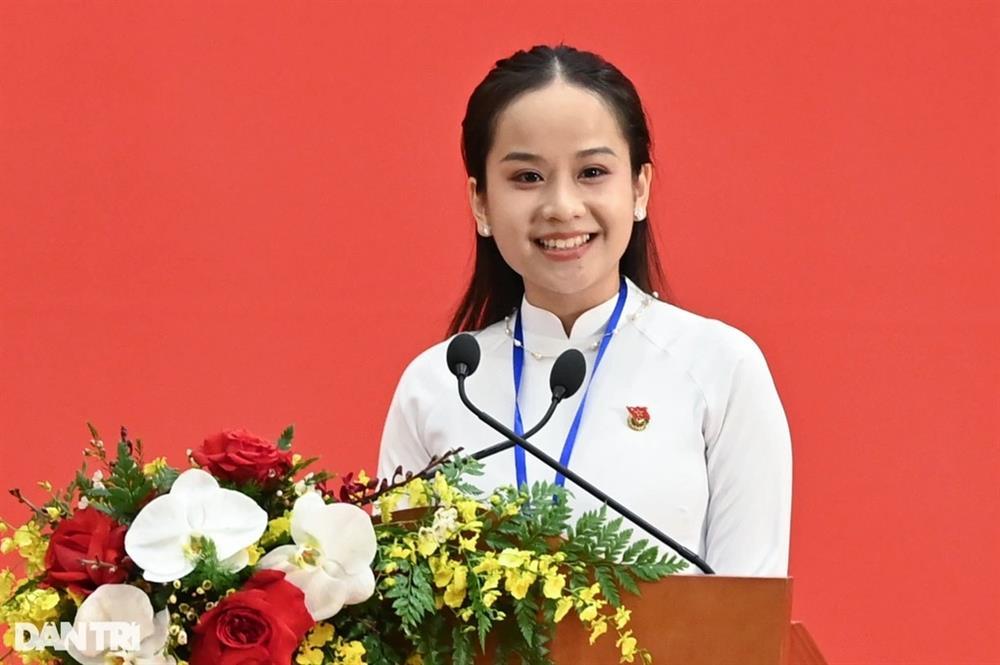 Chân dung nữ sinh Việt phát biểu trong buổi giao lưu hữu nghị Việt - Trung-1