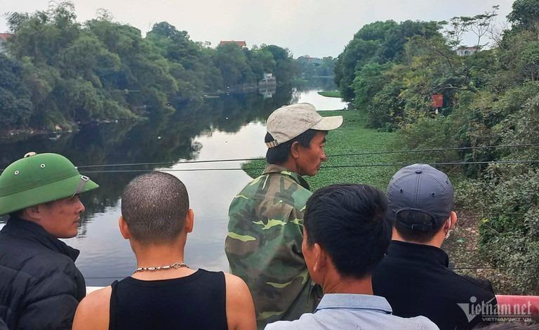 Tang thương bao trùm ngôi nhà nhỏ của 3 bố con tử vong trên sông ở Hưng Yên-3