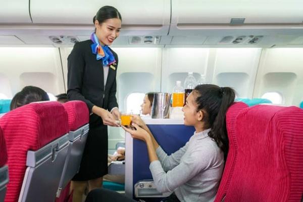 Cựu tiếp viên hàng không tiết lộ mối đe dọa ít ai ngờ khi đi máy bay-2