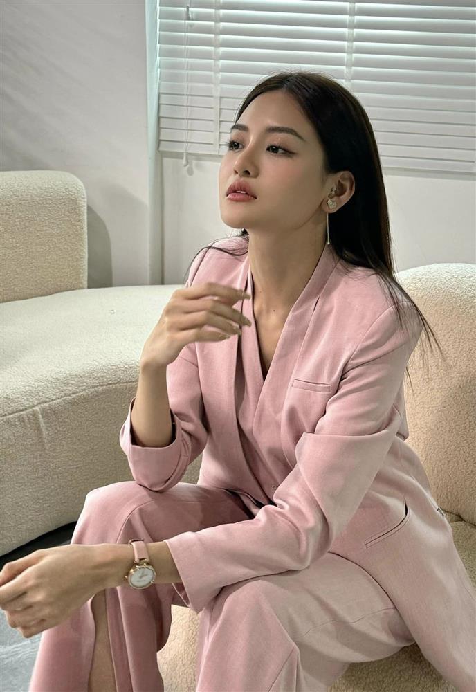 Đời thực sexy của Thùy Anh - tình địch Huyền Lizzie trong Chúng Ta Của 8 Năm Sau-5