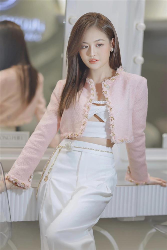 Đời thực sexy của Thùy Anh - tình địch Huyền Lizzie trong Chúng Ta Của 8 Năm Sau-4