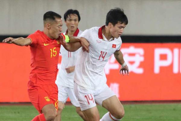 Nguyễn Hoàng Đức giành danh hiệu Quả bóng Vàng Việt Nam 2023-2