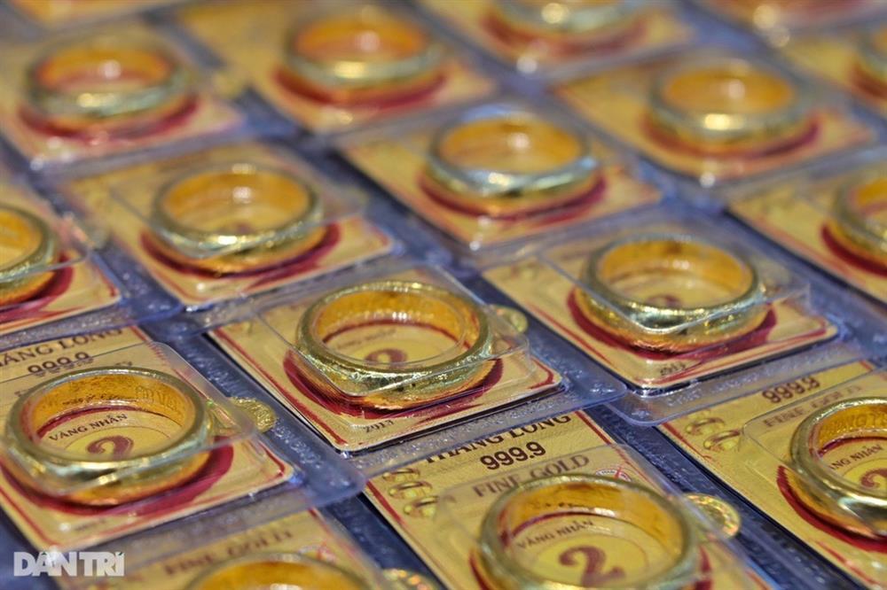 Giá vàng tiếp đà tăng bốc-1