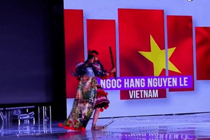 Ngọc Hằng bị gãy cà kheo khi trình diễn trong đêm thi trang phục dân tộc-3