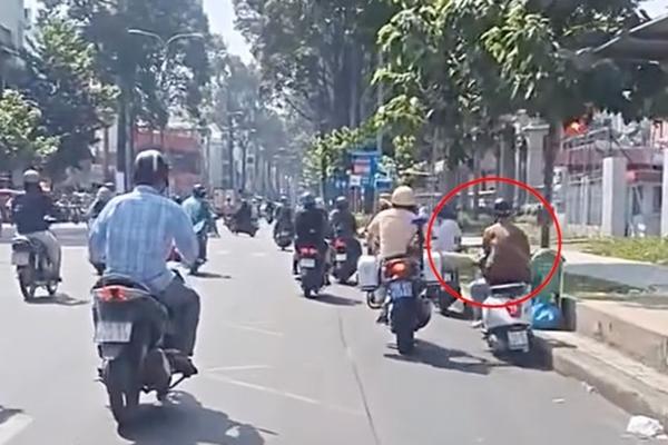 Phụ nữ giật xé biên bản, đạp CSGT lãnh 9 tháng tù-2