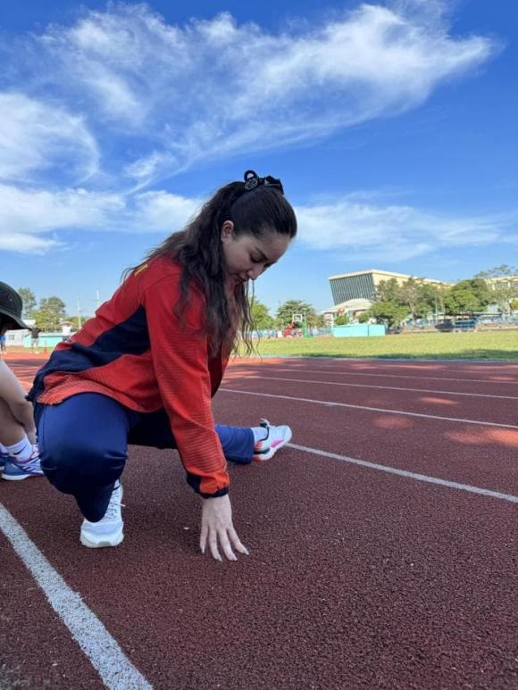 Khánh Thi than thở bị chồng ép cân sau 3 tháng sinh con-2