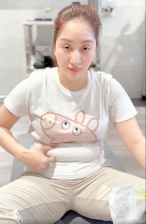 Khánh Thi than thở bị chồng ép cân sau 3 tháng sinh con-4