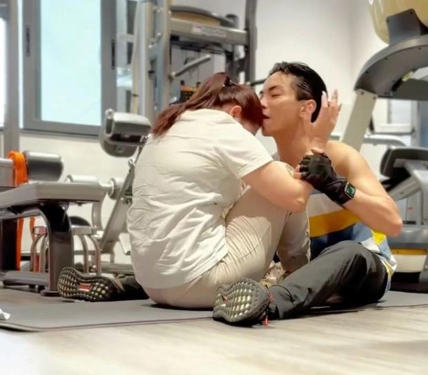 Khánh Thi than thở bị chồng ép cân sau 3 tháng sinh con-5