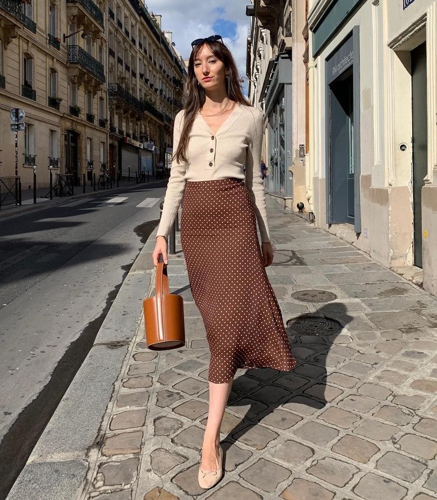 Tham khảo phụ nữ Pháp 10 cách diện chân váy dài sang trọng, phù hợp với mùa lễ hội-2