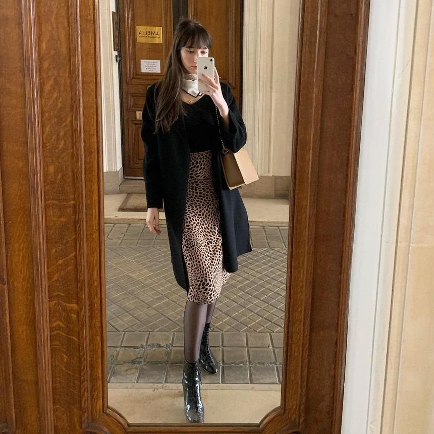 Tham khảo phụ nữ Pháp 10 cách diện chân váy dài sang trọng, phù hợp với mùa lễ hội-3