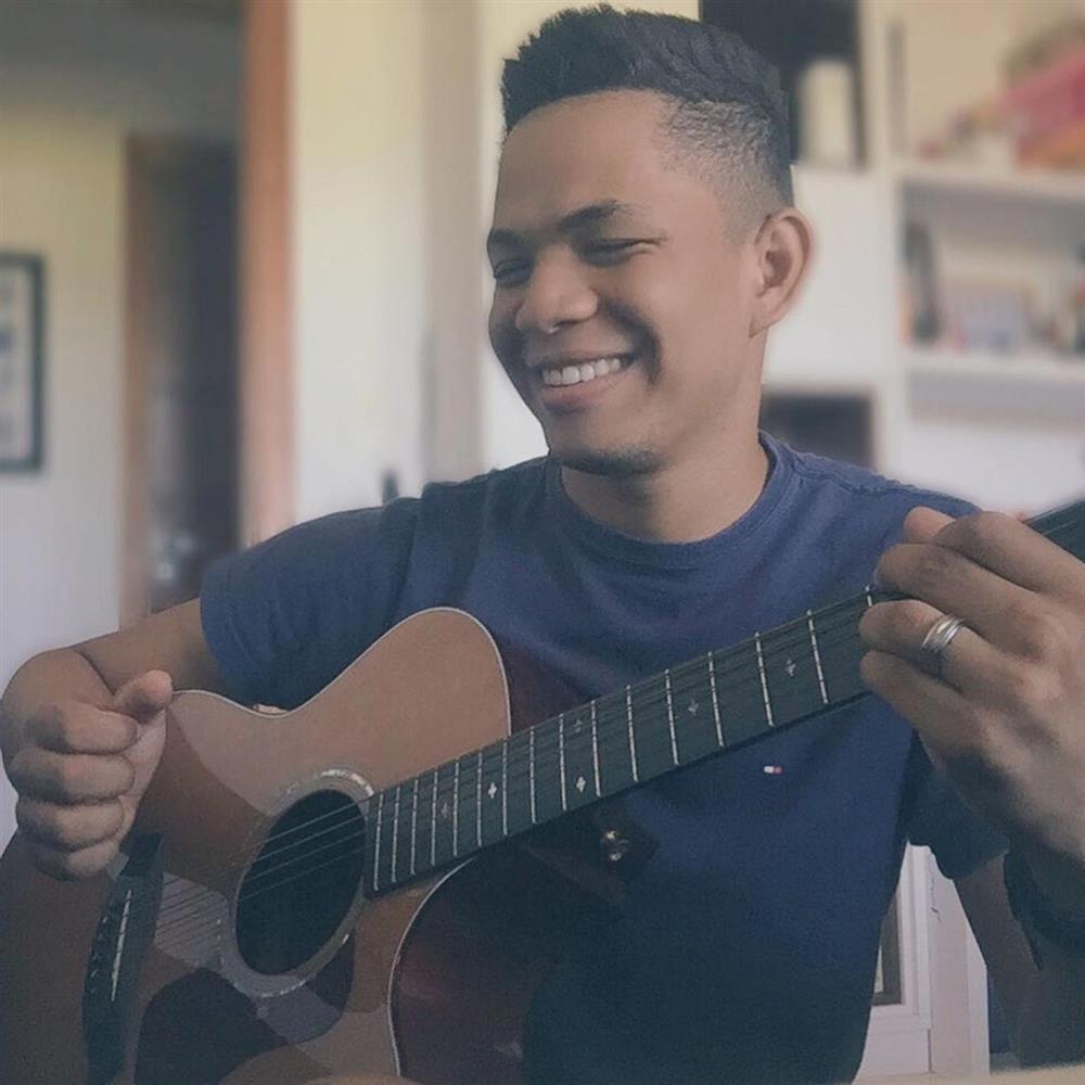 Nam ca sĩ đột tử trên sân khấu ở tuổi 30-1