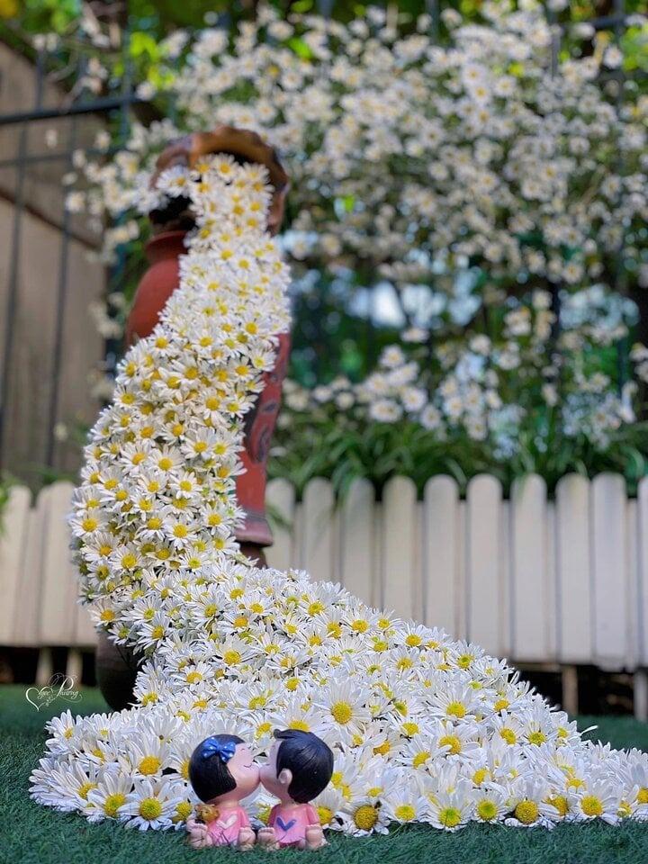 Cô giáo Hà Nội làm bản đồ Việt Nam bằng cúc họa mi gây sốt mạng-8