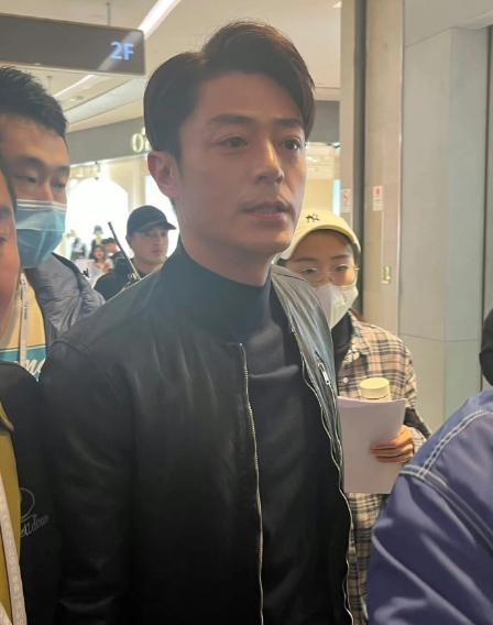 Hoắc Kiến Hoa gây sốt qua loạt ảnh camera thường chụp trộm trong hậu trường phim mới-3