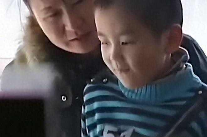 Con 3 tuổi chưa biết nói bỗng cất tiếng trong đêm, bố mẹ hoảng hốt chuyển nhà-3