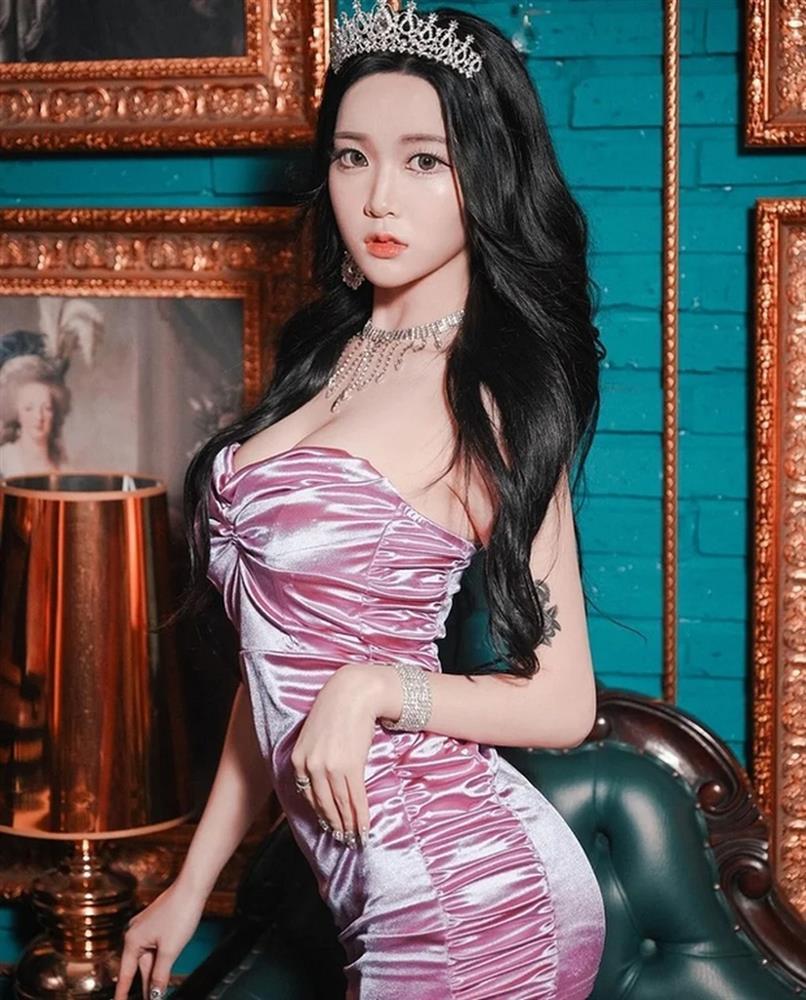 Lằn ranh giữa gợi cảm và phản cảm khi nữ nghệ sĩ biểu diễn táo bạo-2