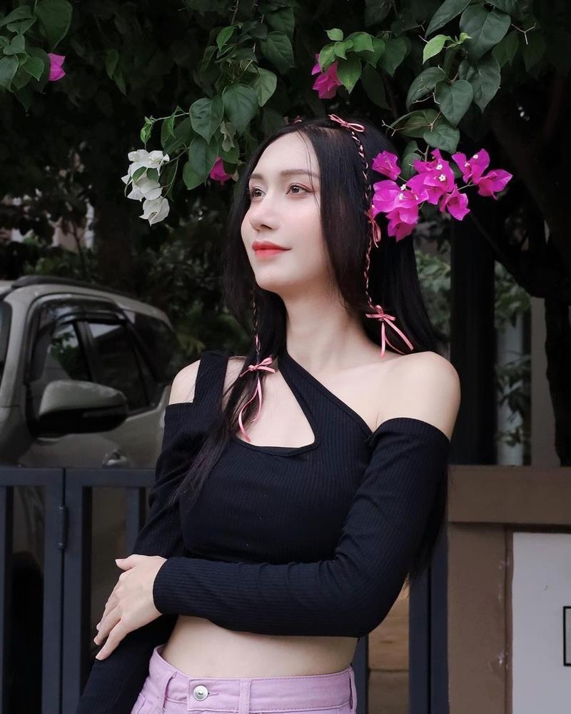 Gu thời trang ngày càng nữ tính, gợi cảm của Lynk Lee-8