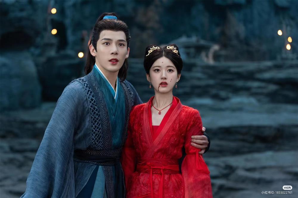 Dù xinh đẹp ở sự kiện mới, nhưng ai nấy đều tiếc hùi hụi cho mái tóc của Triệu Lộ Tư vì điều này-6