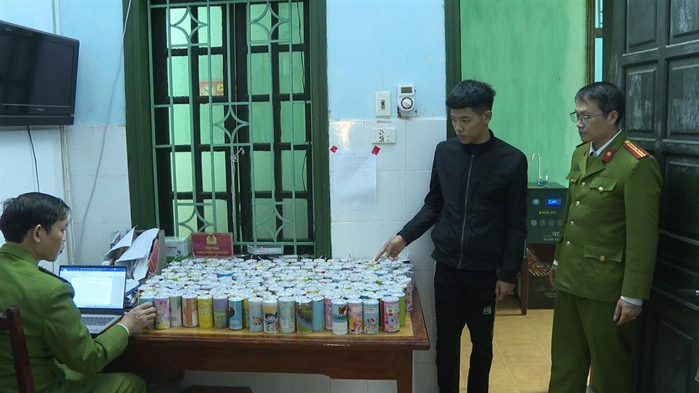 Thanh niên tự chế hàng trăm quả pháo tại nhà riêng-2