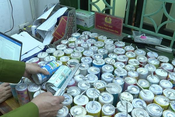 Bắt đối tượng vận chuyển hơn 200 kg pháo qua biên giới-3