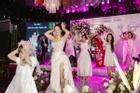 Cô dâu xinh đẹp ở Bình Phước đeo hồi môn khủng cùng mẹ nhảy cực sung