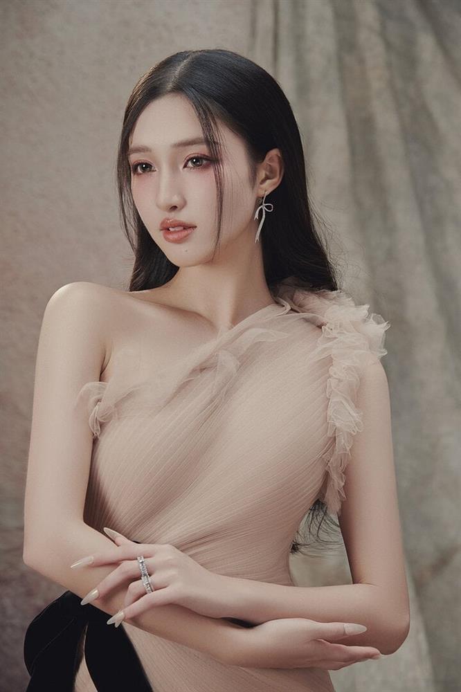 Rũ bỏ hình ảnh ngọt ngào, Á hậu Phương Nhi khoe vai trần quyến rũ-3