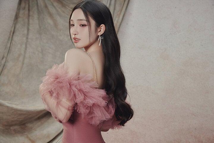 Rũ bỏ hình ảnh ngọt ngào, Á hậu Phương Nhi khoe vai trần quyến rũ-6