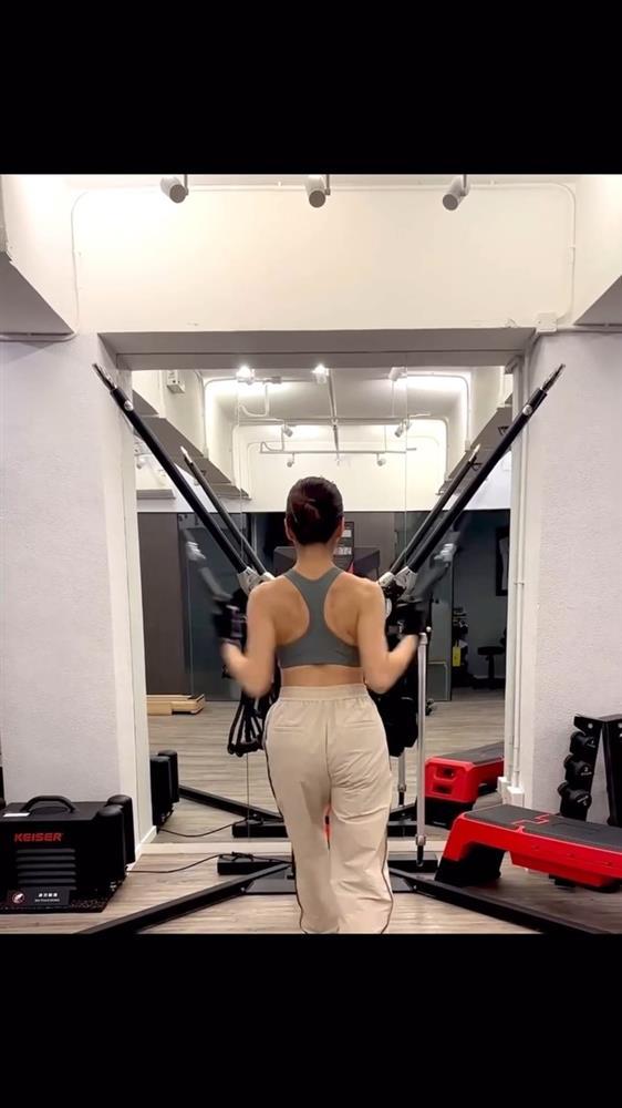 Lê Tư gây tranh cãi sau khi đăng video khoe cơ bắp-1