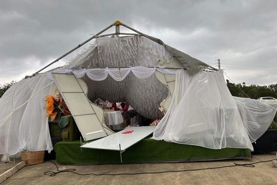 Gió lớn làm đổ rạp cưới Vĩnh Phúc, gia chủ chạy tán loạn không kịp trở tay