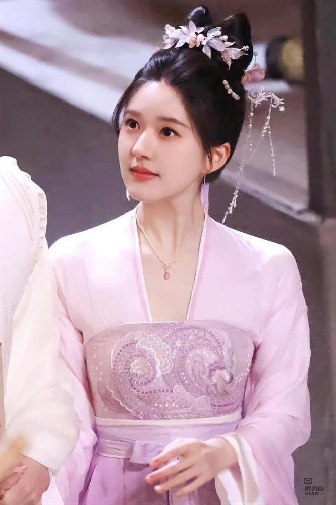 Triệu Lộ Tư được dân tình khen nức nở vì kính nghiệp-2